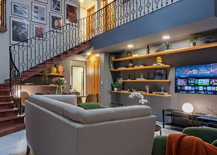 Group-friendly Terrace Delight Near Wtc & Shops