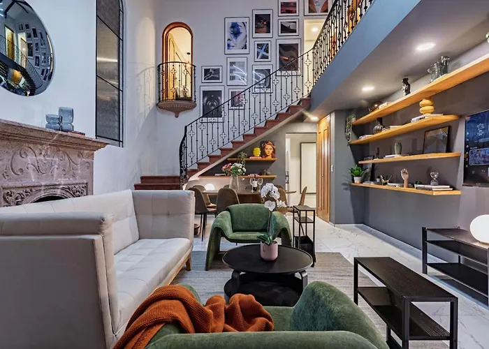 Group-friendly Terrace Delight Near Wtc & Shops *