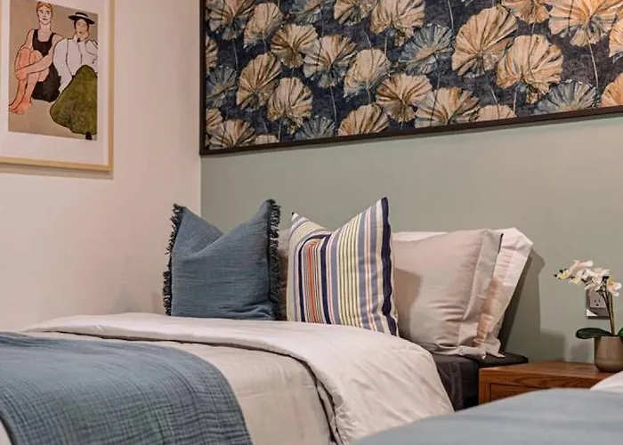 Group-friendly Terrace Delight Near Wtc & Shops Сasa de vacaciones *