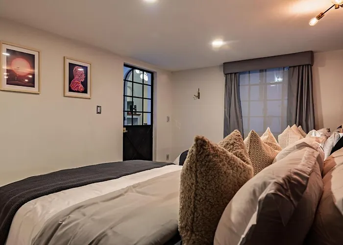 Сasa de vacaciones Group-friendly Terrace Delight Near Wtc & Shops *