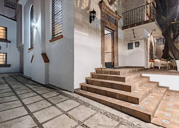 Group-friendly Terrace Delight Near Wtc & Shops Сasa de vacaciones *