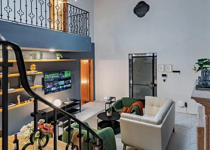 Group-friendly Terrace Delight Near Wtc & Shops