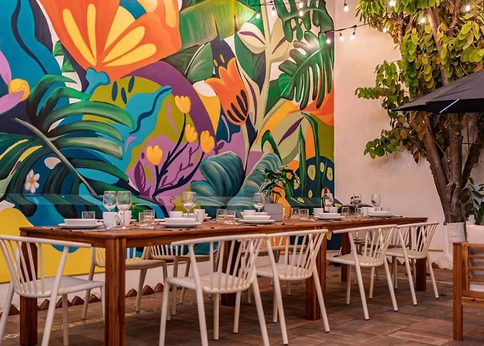 Group-friendly Terrace Delight Near Wtc & Shops Сasa de vacaciones