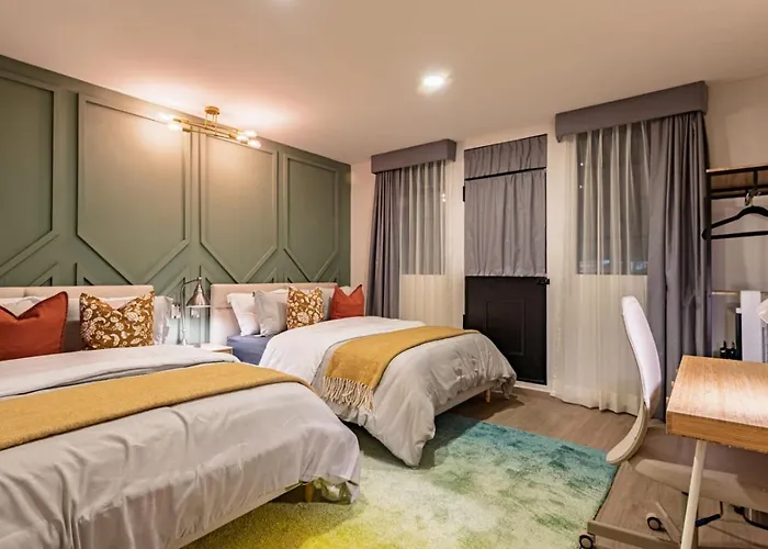 Group-friendly Terrace Delight Near Wtc & Shops Сasa de vacaciones *