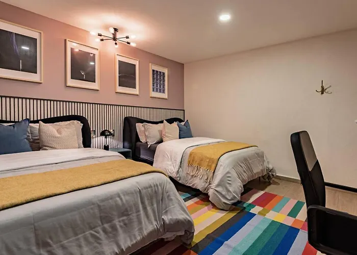 Сasa de vacaciones Group-friendly Terrace Delight Near Wtc & Shops