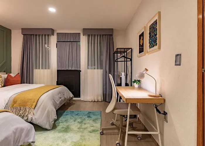 Group-friendly Terrace Delight Near Wtc & Shops