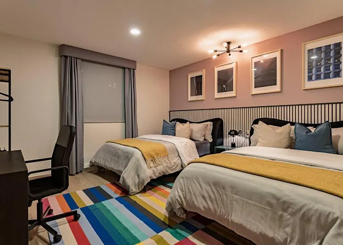 Сasa de vacaciones Group-friendly Terrace Delight Near Wtc & Shops *
