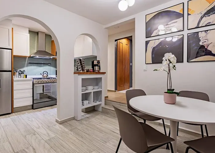 Group-friendly Terrace Delight Near Wtc & Shops