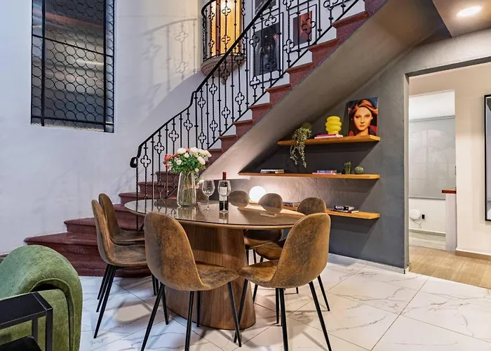 Group-friendly Terrace Delight Near Wtc & Shops Сasa de vacaciones *