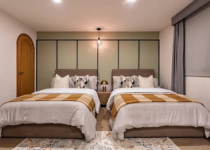 Сasa de vacaciones Group-friendly Terrace Delight Near Wtc & Shops *