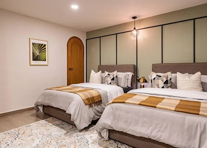 Group-friendly Terrace Delight Near Wtc & Shops *
