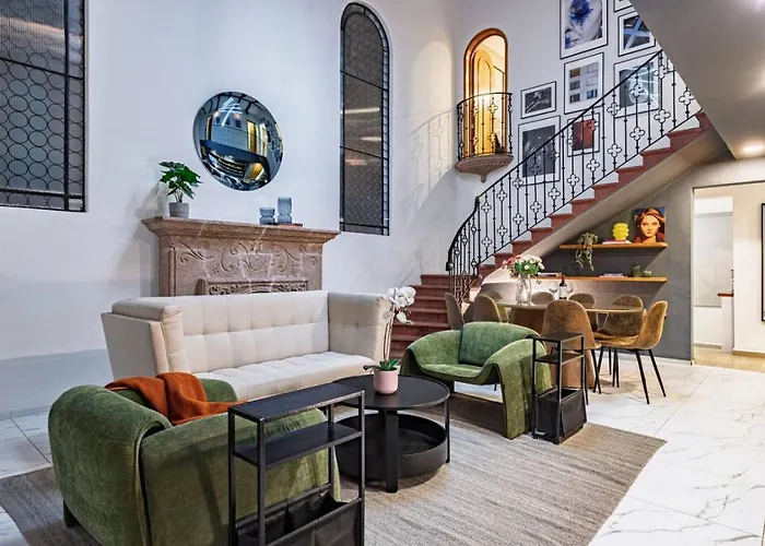 Group-friendly Terrace Delight Near Wtc & Shops Сasa de vacaciones